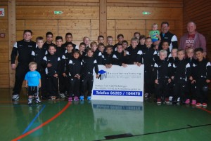 Die Jugendringer in den neuen Trainingsanzügen