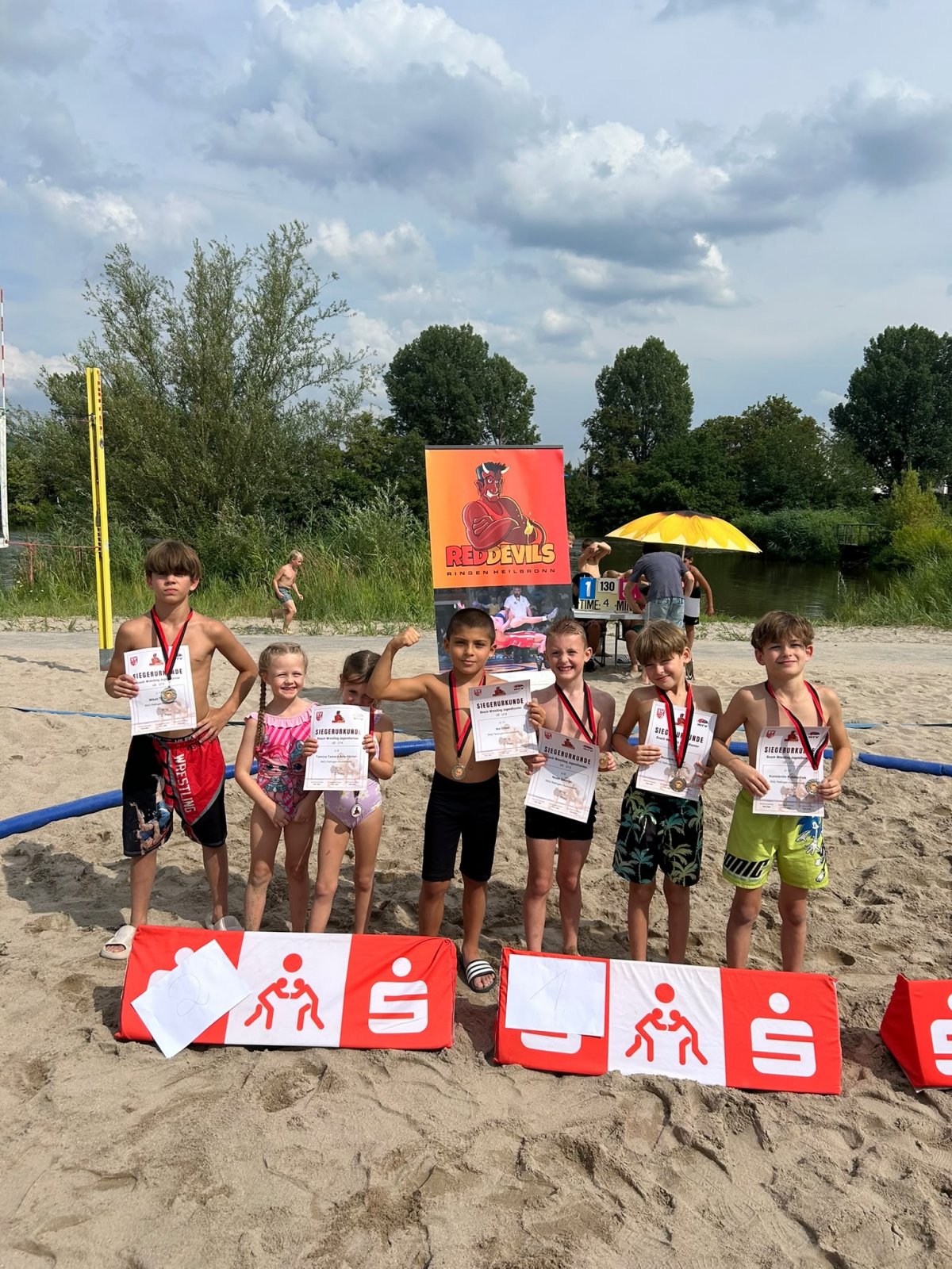 Ringerjugend beim Beachwrestling